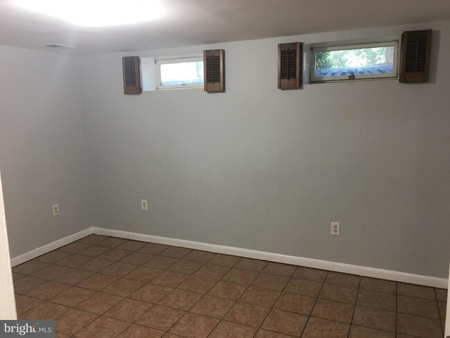 Building Photo - 2233 Sanibel Dr