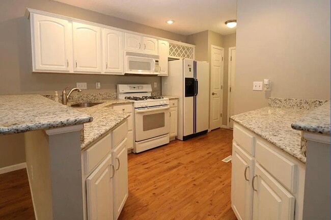 Building Photo - 52381 Oak Manor Dr