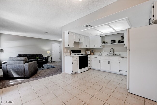 Building Photo - 6657 W Tropicana Ave