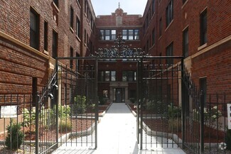Building Photo - 2204 W Eastwood Ave