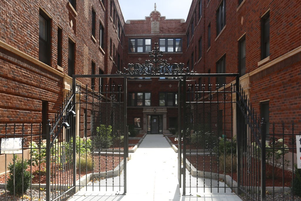 Foto principal - 2204 W Eastwood Ave