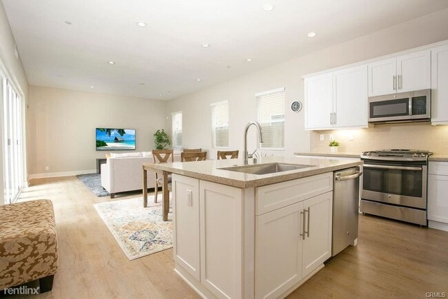 Building Photo - 3 br, 2 bath House - 233 Follyhatch