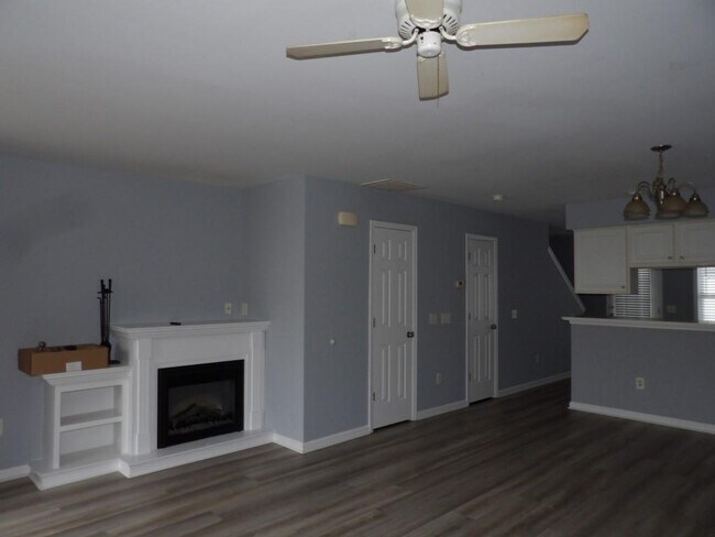 Foto del edificio - 4128 Horseshoe Rd N