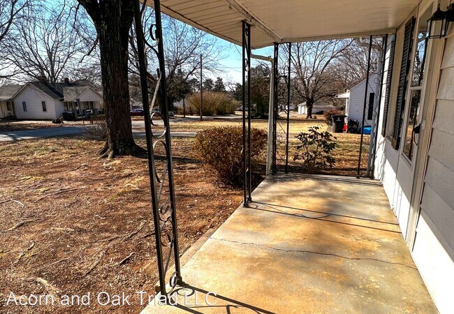 Foto del edificio - 2 br, 1 bath House - 2813 Troy Drive