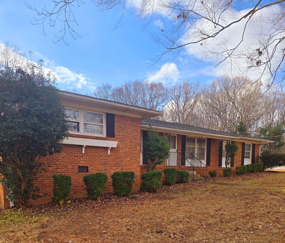 Primary Photo - 3 Bedroom Brick Rancher