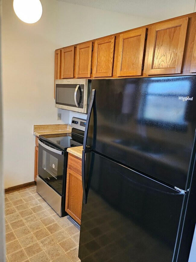 Building Photo - $1150 - 2/2 - Jefferson Square has receive...