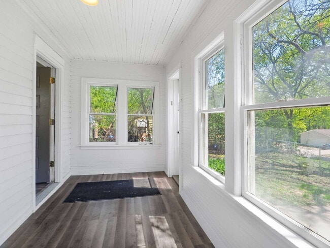 Foto del edificio - 2 Story Home in Minneapolis W/ Fenced-In Yard