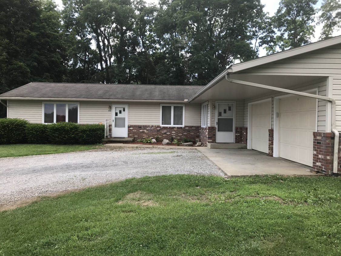 Primary Photo - 1108 Allen Dr