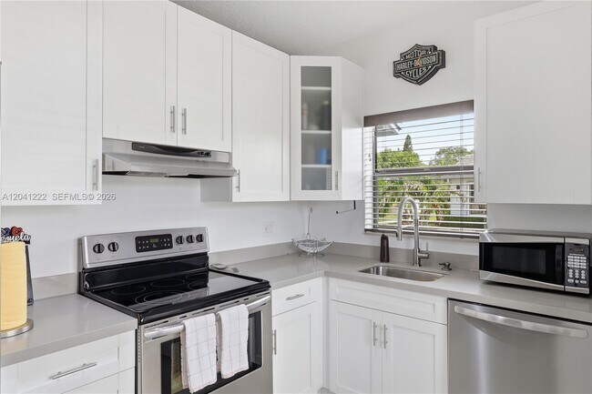 Foto del edificio - 6443 SW 152nd Cir Pl