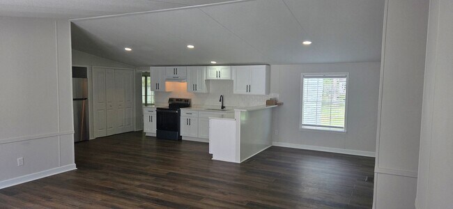 Foto del edificio - 93 Huckaberry Ln