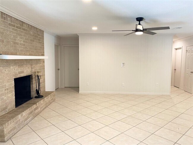 Building Photo - 26411 Maplewood Dr