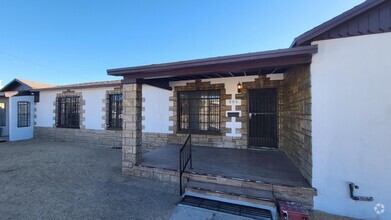 Building Photo - 906 Driver Cir