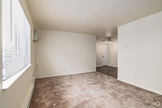 2 dormitorios - Sala de estar - Arlington South Apartments