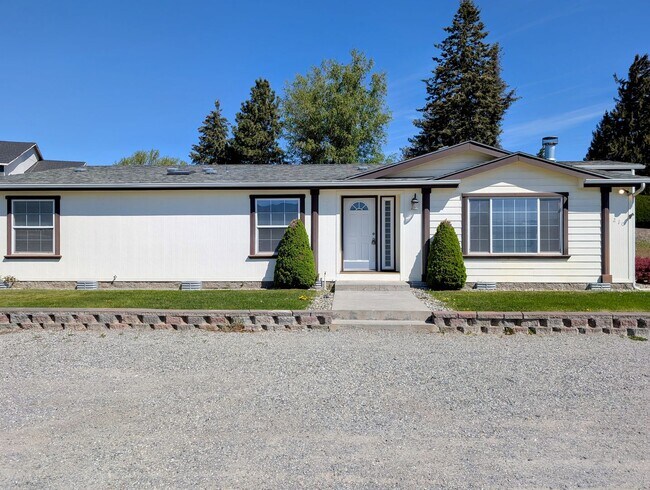 Building Photo - Beautiful 4-Bed, 2.5-Bath Home with Fenced Yard in Sunnyslope!