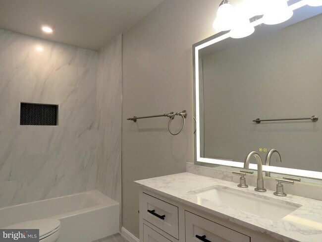 Foto del edificio - 3013 Hickory Grove Ct