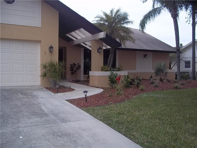 Primary Photo - 5212 Pelican Blvd