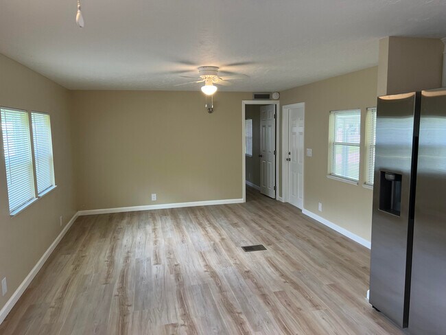 Building Photo - 1065 Moonlight Ct