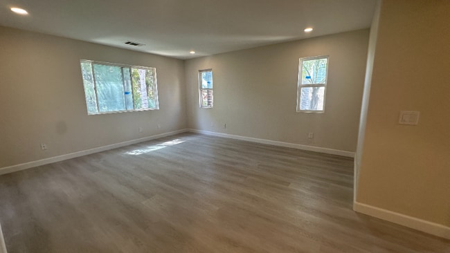 Building Photo - 39391 Tiburon Dr