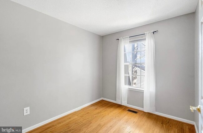 Foto del edificio - 4770 Dorsey Hall Dr