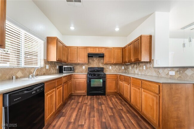 Foto del edificio - 9175 Sunken Meadow Ave