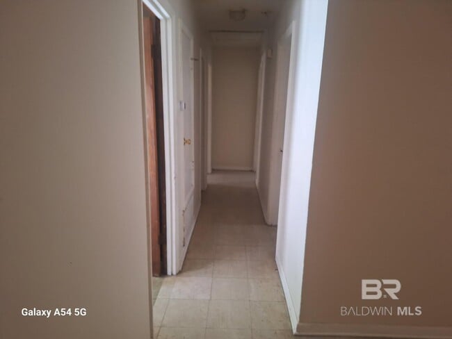 Building Photo - 2211 Wolf Ridge Rd