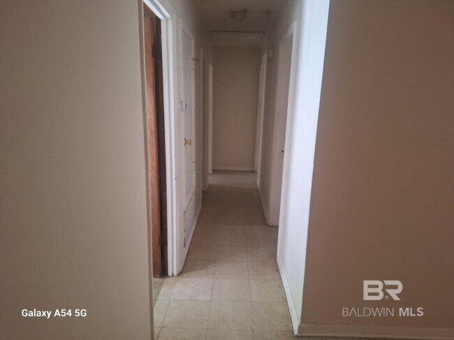 Foto del edificio - 2211 Wolf Ridge Rd