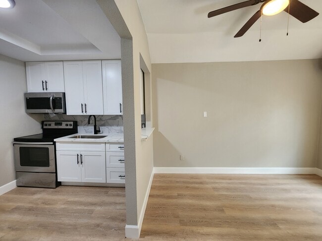 Building Photo - 304 Truman St,
