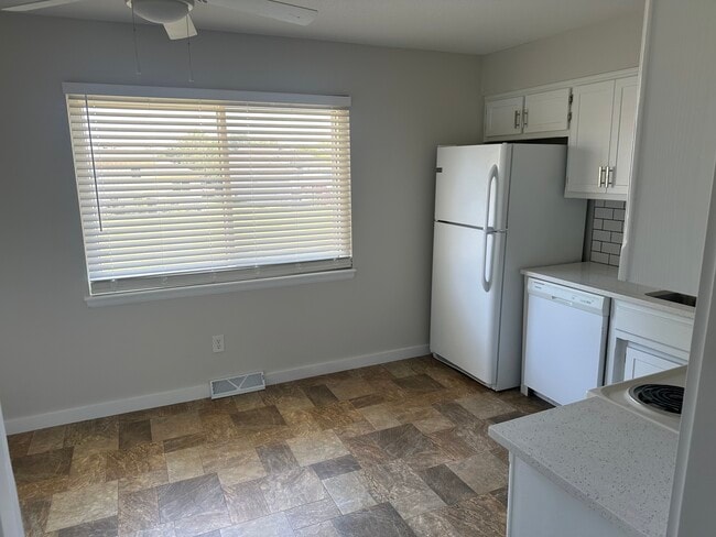 Foto del edificio - 8703 N Hull Dr