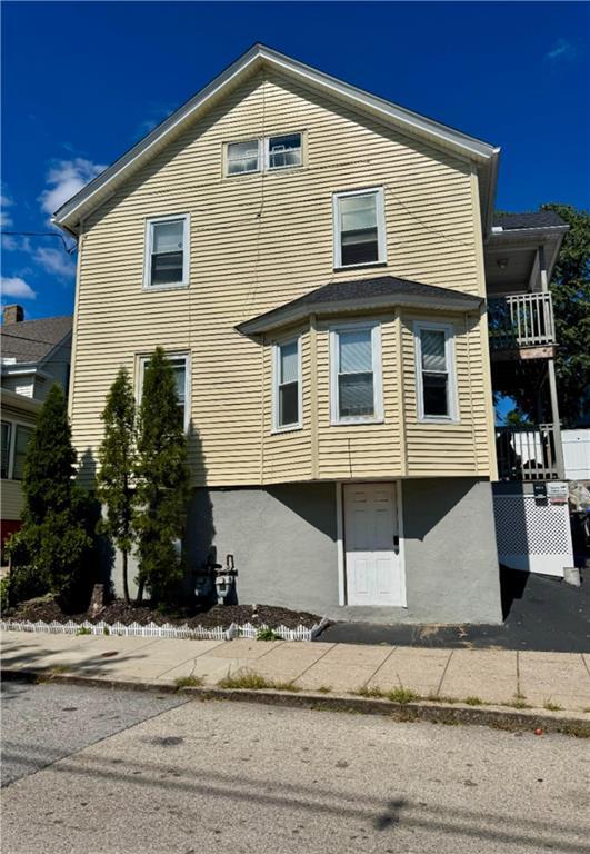 Foto principal - 329 Plainfield St