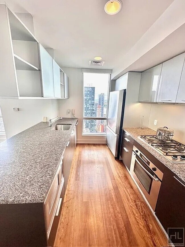 Foto del edificio - WEST 42 STREET