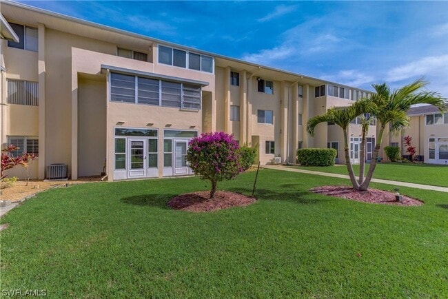 55+ Charming first-floor condo nestled in ... - 55+ Charming first-floor condo nestled in ...