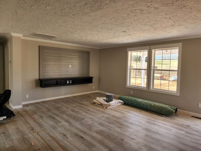 Building Photo - 180 Robertson Dr