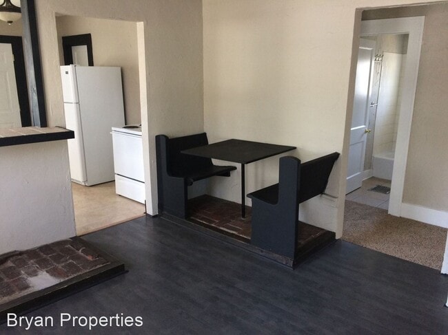 Building Photo - 3 br, 1 bath House - 1140 E. Delmar