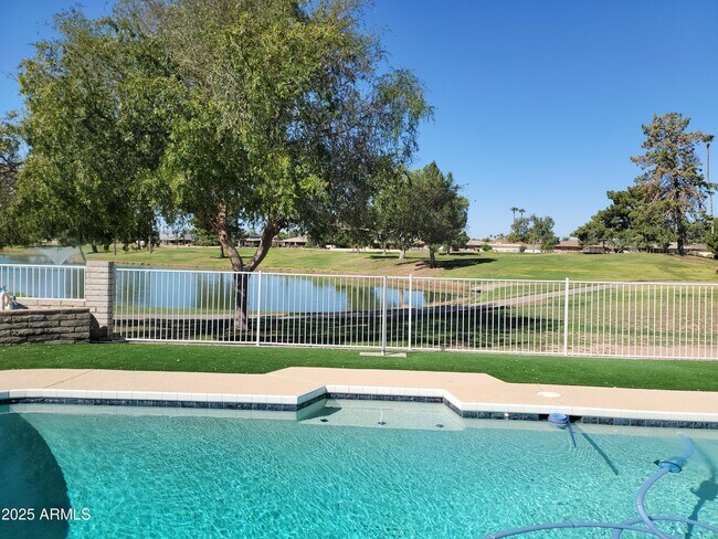 Foto del edificio - 17230 N Country Club Dr