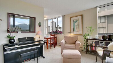 Building Photo - 1905 Robson St