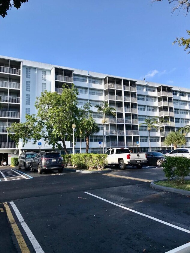 700 NW 214th St Unit 411, Miami Gardens, FL 33169 Condo for Rent in