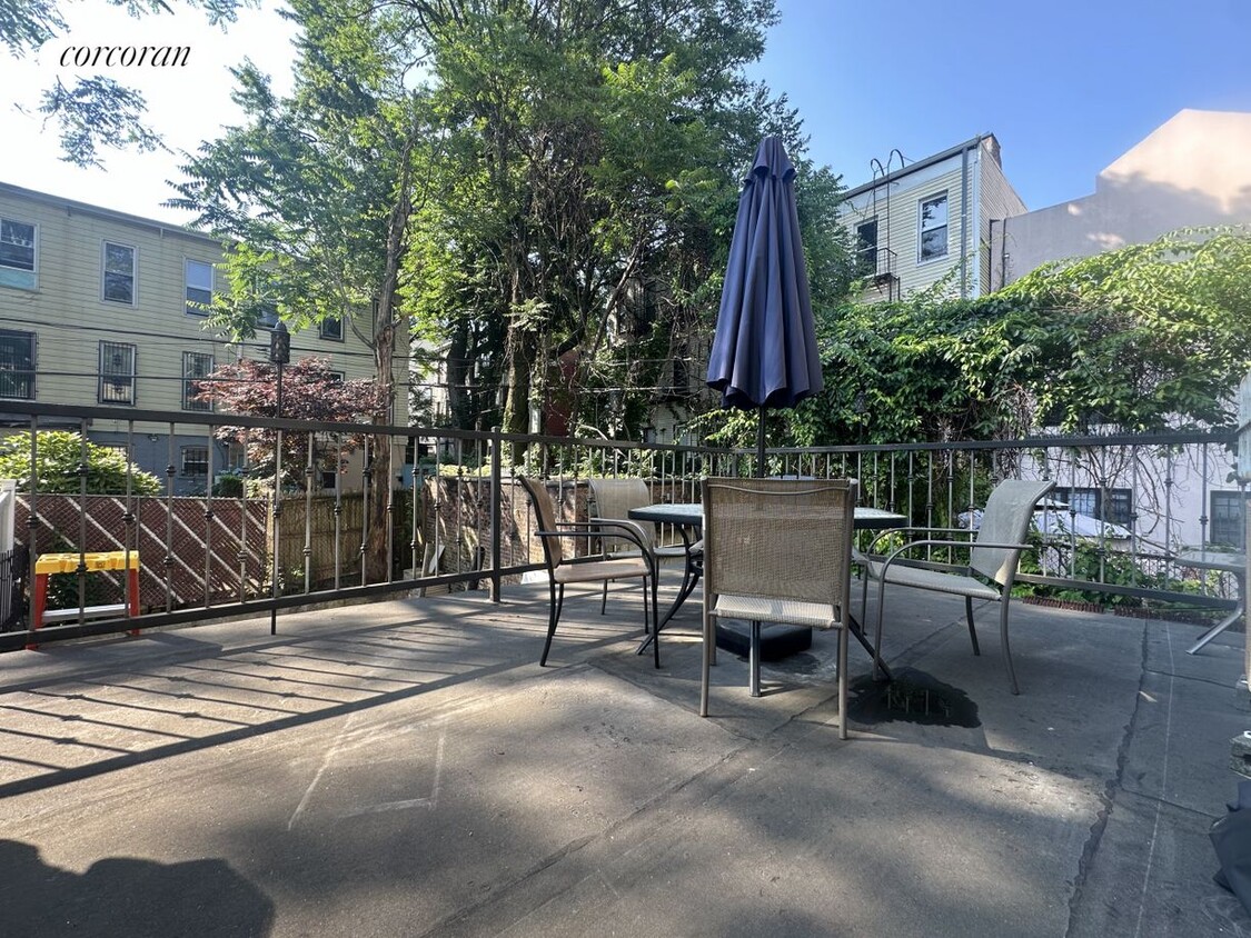 Primary Photo - 692 Chauncey St