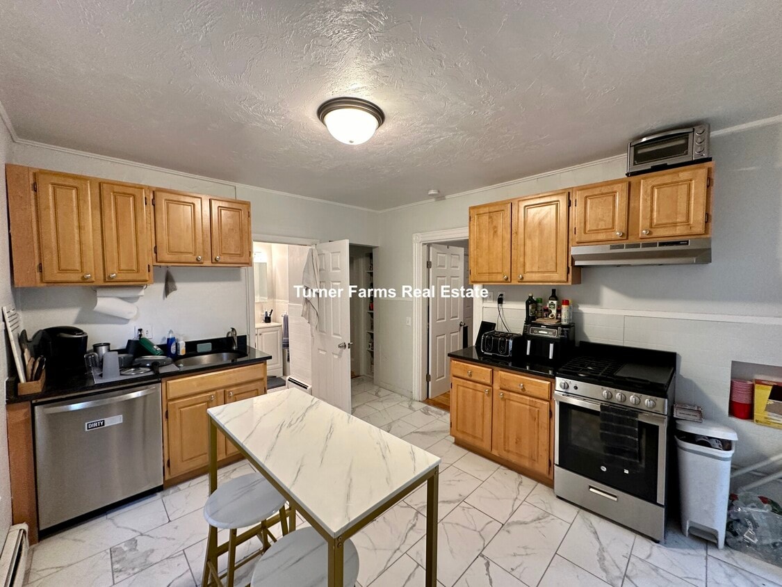 Primary Photo - 22 Howell St