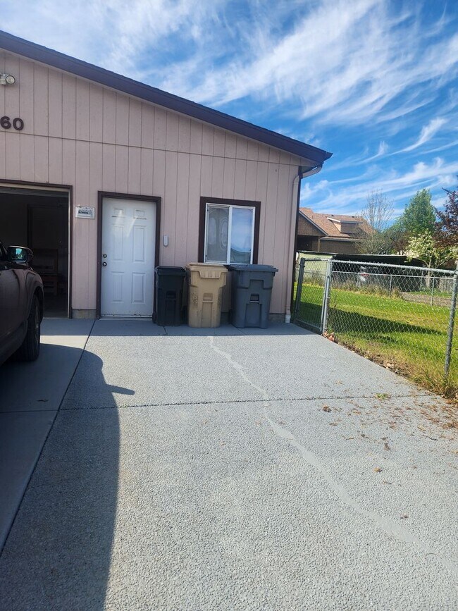 Foto del edificio - ? Newly Remodeled 3 Bedroom, 2 Bath Home in Monroe, Oregon ?