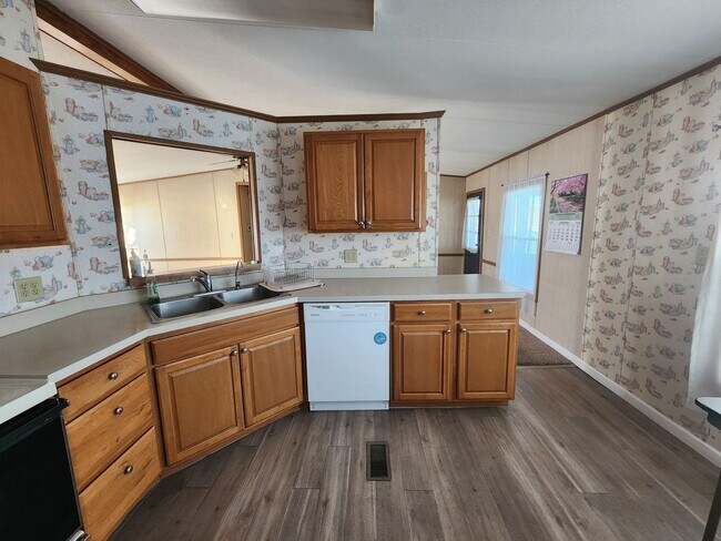 Foto del edificio - 615 Twin Bridge Rd