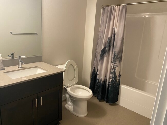 second bedroom bathroom - 8618 22nd Plz NE