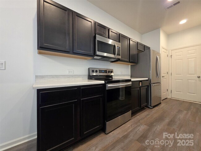 Building Photo - 150 Pin Oak Ct