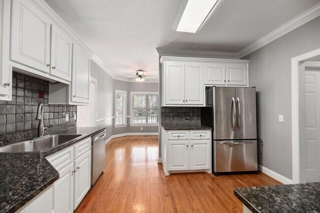 Building Photo - AVAILABLE NOW: 4 Bed 3.5 Bath in Coosaw Cr...