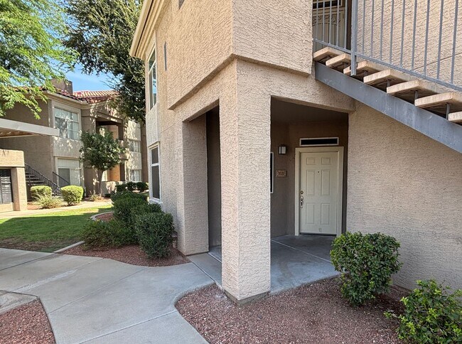 Foto del edificio - 3830 E Lakewood Pkwy E