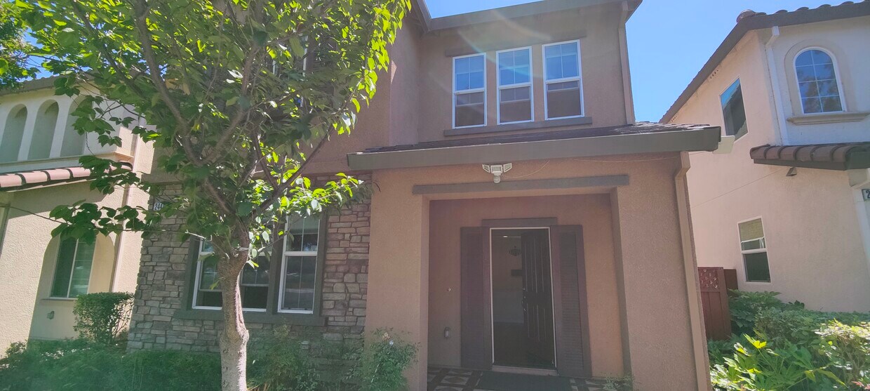 Front Entrance - 2440 Homer Ln