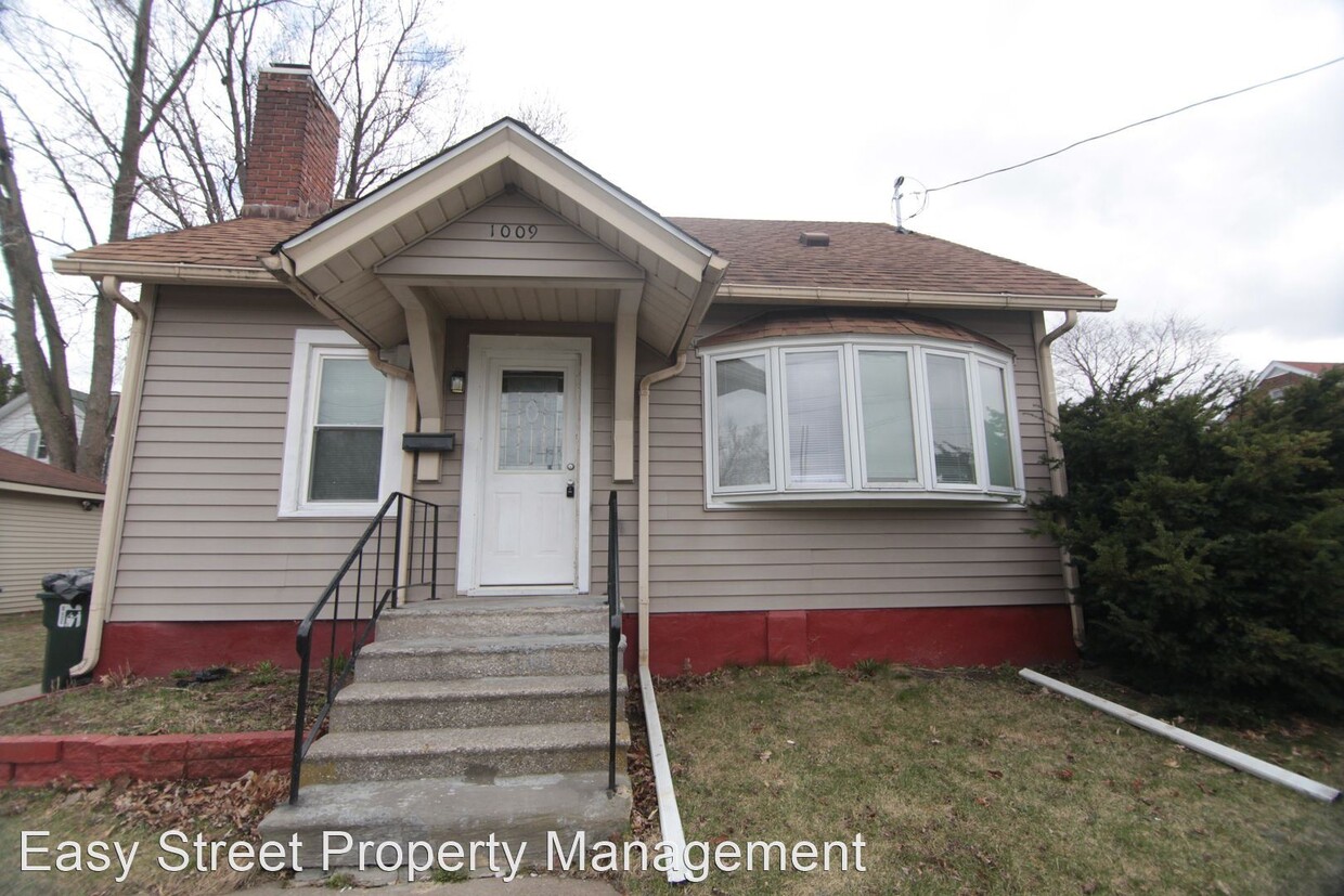Foto principal - 2 br, 1 bath House - 1009 W. 10th St.