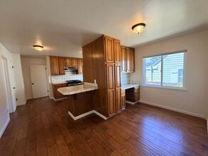 Building Photo - 960 Forest Ave