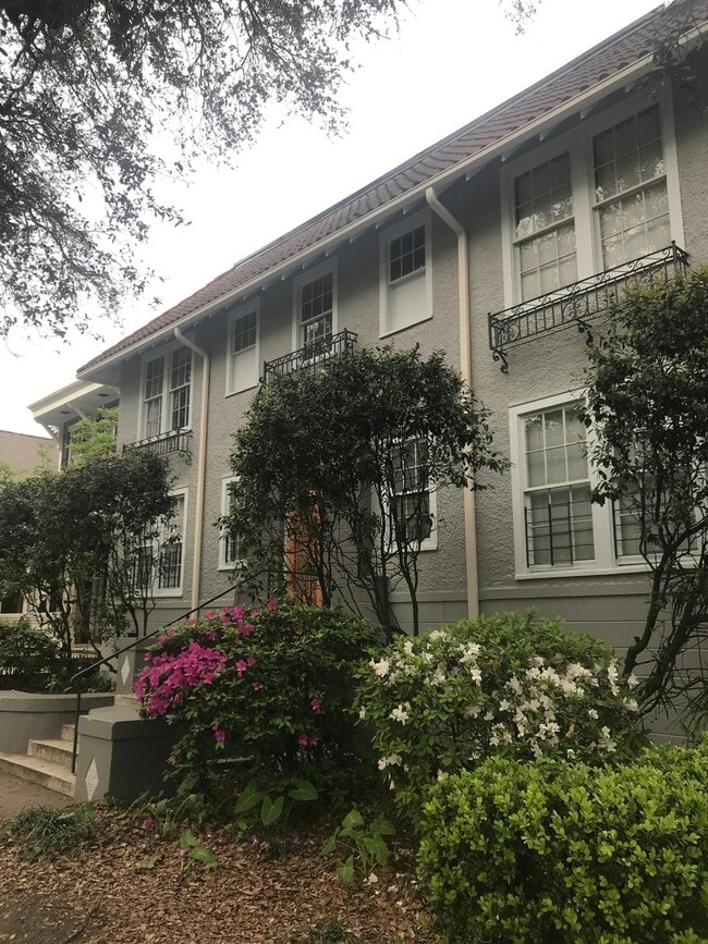 Building Photo - Uptown Studio, one block off of St. Charle...