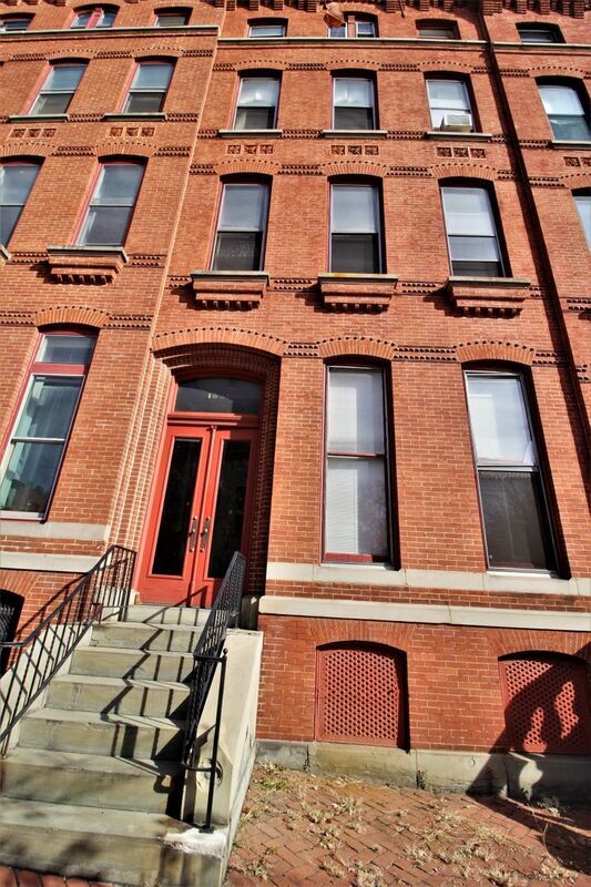 Primary Photo - 1621 Park Ave