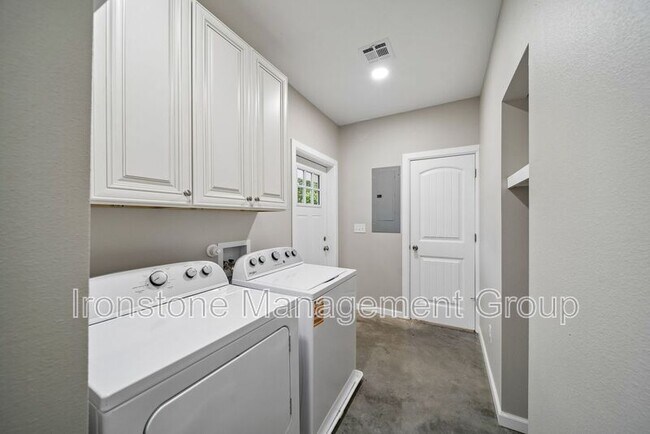 Foto del edificio - 848 S Pine St